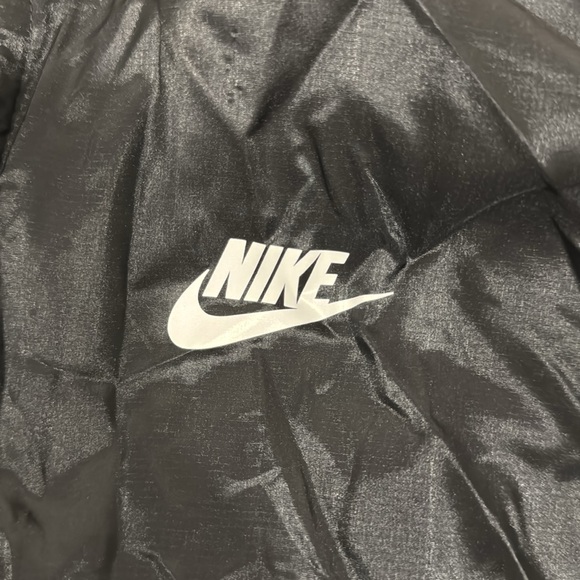 Nike windbreaker - Picture 2 of 7
